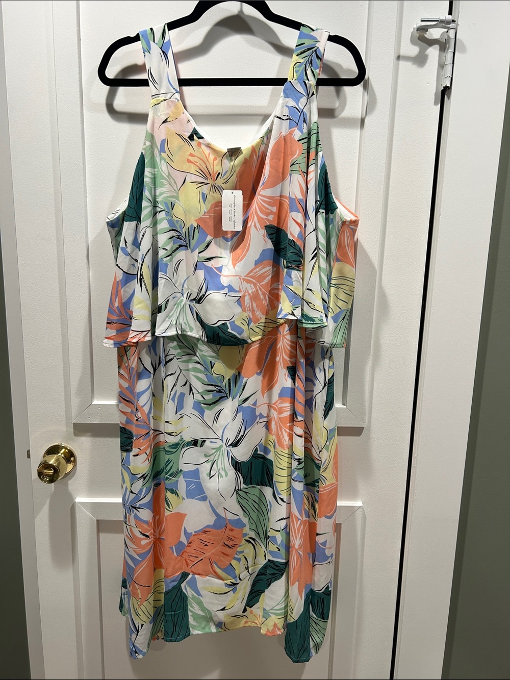 NWT…. Women’s tropical floral sundress size 3X.